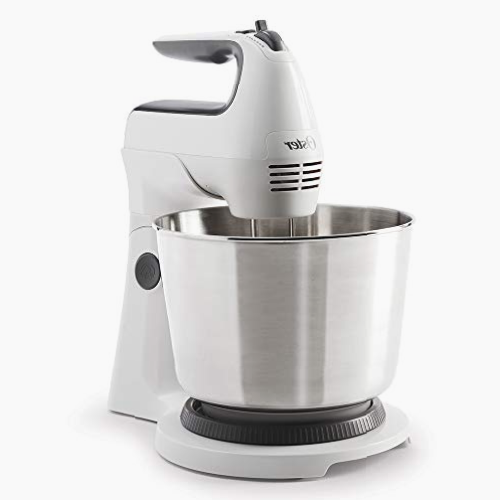 Batidora Oster blanca con tazón de acero